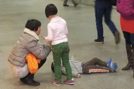 大宝和二宝总是起冲突？原因可能在于父母，你忽略了这几件事图片