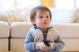 孩子多大可以看电视？新手宝妈别着急，听听美国儿科学会怎么说图片