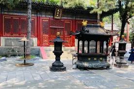 潭柘寺景区大殿关闭 暂停一切宗教活动图片