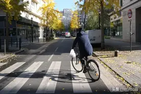 为一份外卖骑八公里、每天劳作10小时：法国封城下华人生活剪影图片