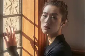 长了刘雯同款高颧骨，你还需要学会这份最全的提亮修容术图片