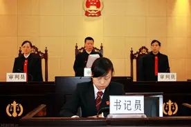 女子用铁锤砸死丈夫，自称是在和丈夫“开玩笑”！法院判了图片