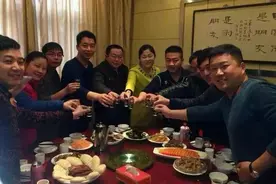 毕业十年后的一次同学聚会，找到了我们“焦虑”的本质原因图片