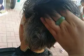土豆皮、生姜煮水洗头发，白头立即变黑？告诉你最靠谱的染发方法图片