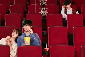 与「非主流」一起消失10年的许嵩，终于不必跟周杰伦比了……图片