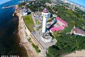 百年灯塔更换灯器，中国制造照亮世界图片