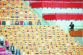 韩国职棒“戴口罩”开赛：纸板假人做观众，球员禁止握手吐痰图片