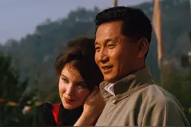 亚洲国王爱上美国佳丽，12年后被灭国，国王刚咽气王后就改嫁图片