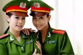 因长相英俊，他被两名越南女兵掳走成“压寨丈夫”，13年后回国图片