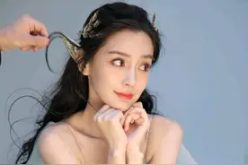 Baby精灵造型太美了！蓝色吊带纱裙配上精灵耳朵，仙气灵动图片
