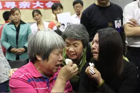 湖北男子外出打工走失，老母亲守着电视看寻亲节目，祈求儿子出现图片