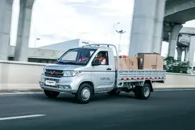 五菱货车版“长城炮”亮相，能装又能跑，皮卡也不香了图片