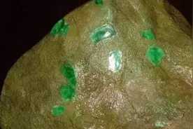 5亿2800万又算什么，3吨百亿原石重磅来袭，翡翠界再创神话图片