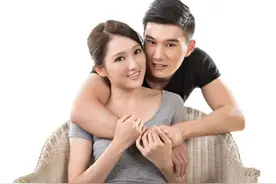 儿媳第一次清早没有听见婆婆的声响，她怕出事吓得叫老公赶紧去看图片