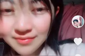 22岁女孩美美徒步西藏，倒在自己的房车下：诗和远方痛彻心扉图片