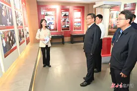 任振鹤在山丹培黎学校看望慰问教师代表图片