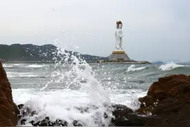 台风“鹦鹉”过境，南海观音踏浪来图片