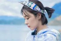 芭比粉发带效果不一般，杨紫戴上它太上头了，有装嫩的嫌疑图片