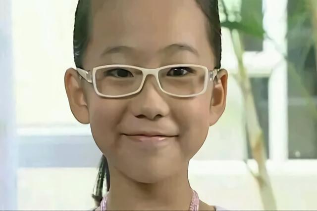 再来就是我们的女主凌美雪扮演者黄安仪,那个时候的美雪说实话真的有