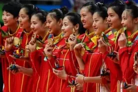 耳目一新！中国女排姑娘穿花衣裳引热议，球迷：世锦赛能让穿吗图片
