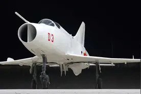 中国歼12战机有多小？能用卡车拉着跑，东躲西藏“打游击”图片