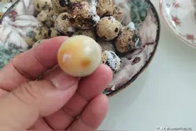 鹌鹑蛋别煮着吃了，教你一个新做法，鹅蛋的口感，味道简直太销魂图片