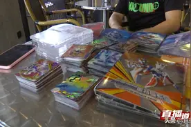 小学生痴迷抽奥特曼卡片，一个月花掉6000多元图片