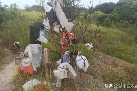 湖南荒石山上有八十多岁的老人图片