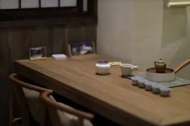 在茶室里，品一壶陈年好茶，听纯净的HIFI音乐，生活惬意图片