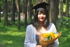 上海女学霸：精通多国语言，曾赴美国、德国留学，大二就被外交部录用！图片