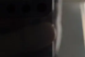 13Promax听筒上方的缝都能看到里面的金属图片