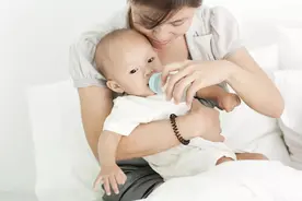 想让宝宝多喝几个月母乳，啥时候开始存？怎么存？图片