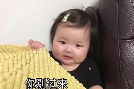 表情包：你别过来看完朋友圈就走图片
