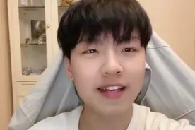 直播途中被警察找上门，主播彩旗紧急下播，网友担心：出事了？图片
