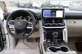 实拍丰田兰德酷路泽LC300 接受预定 115万起哪个配置最值得买图片