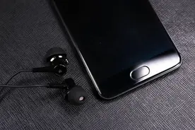 现在买手机时厂商几乎都不会再赠送耳机了？！你可知晓原因为何？图片