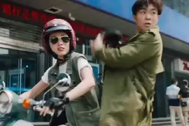 13分钟看《大赢家》大鹏用假枪抢劫银行，剧情搞笑，跑了有回来。图片