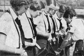 希特勒曾组建一支女子部队，穿护士制服，但第一道命令并非救人图片
