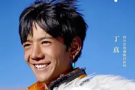 丁真终被名利影响，明显发福、眼神也不再清澈，学爱豆营业显油腻图片