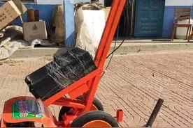 除草类的机器，农民有心仪的吗？看看这三款除草机，有合适你的吗图片