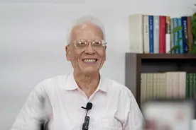 73岁教授在抖音讲历史课：哪怕只有一个读者听懂，我也算完成任务图片