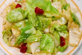 炒包菜，不焯水不过油，教您一个好方法，包菜清脆入味，好下饭图片