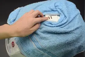 在电饭煲上盖一条毛巾，能解决很多家庭的烦恼，太聪明了！图片