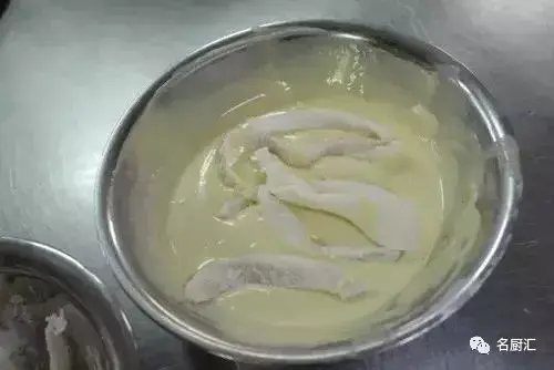 油炸鱼鳔的做法 2026年油炸鱼鳔的做法视频教程大全 油炸鱼鳔的做法 2026年油炸鱼鳔的做法视频教程大全