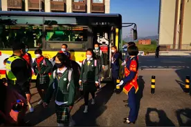 重庆公交新开27条“点对点”定制公交线路，送近2000名学生从家门到校门图片