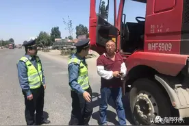 超限超载车被交警罚又被交通执法路政罚，被罚两次合理吗？图片