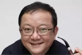 央视节目著名导师，和王刚结婚5年因未生子离婚，今60岁仍单身图片