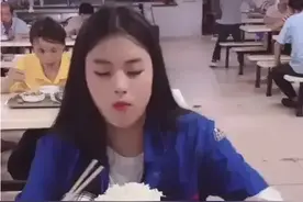 深圳，电子厂女工饭量太大，每次就餐都被人围观，无人上前追求图片