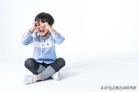 “妈妈，给我买这个！”当孩子说这句话时，你的反应很重要图片