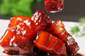 做红烧肉，最好别焯水，这3步是关键，出锅软糯鲜香，不油也不腥图片